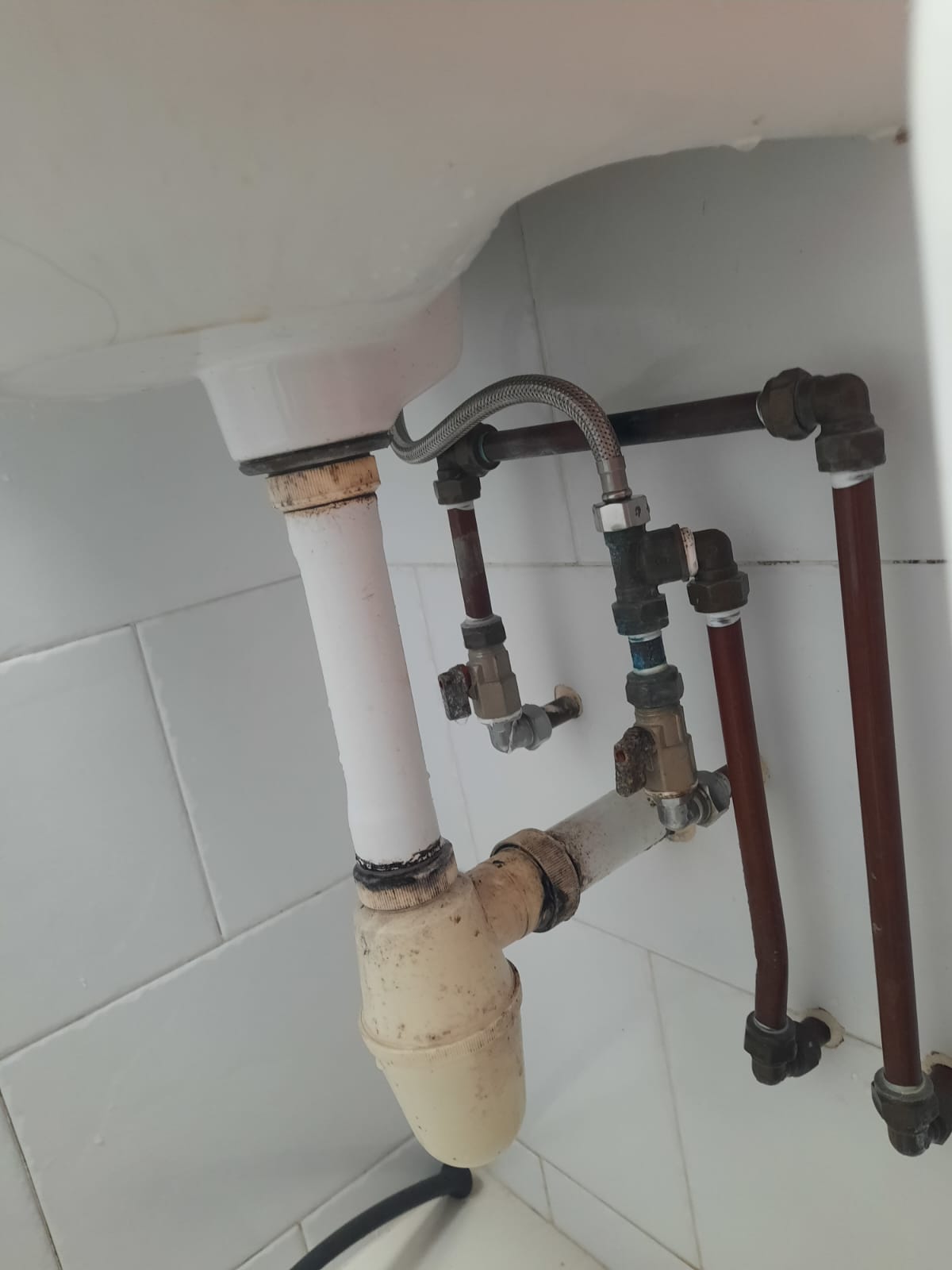 Ceiling leak repair in HDB flat